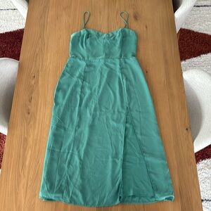 Abercrombie & Fitch
Clean High-Slit Midi Dress
SKU: 651173087 green size Medium